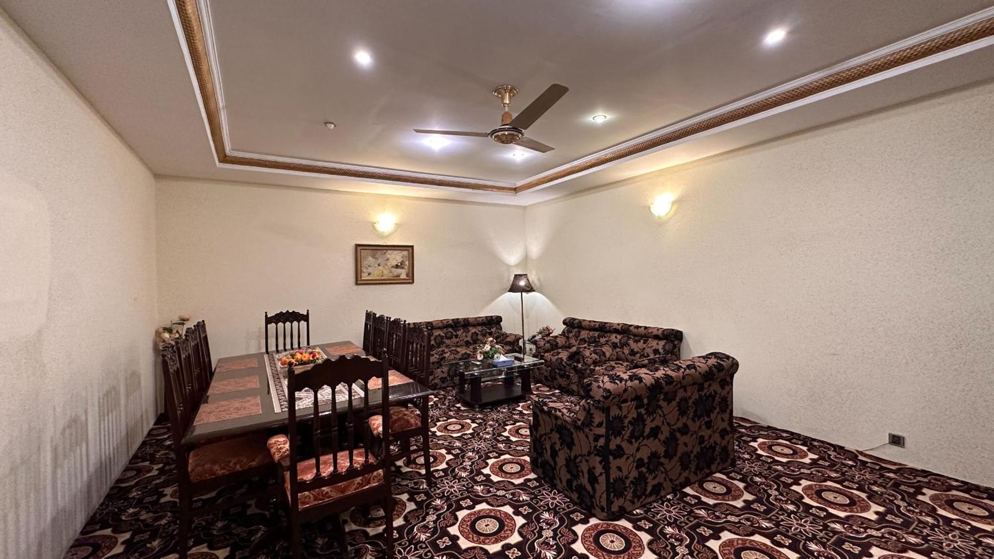Indus Hotel Гайдарабад Екстер'єр фото