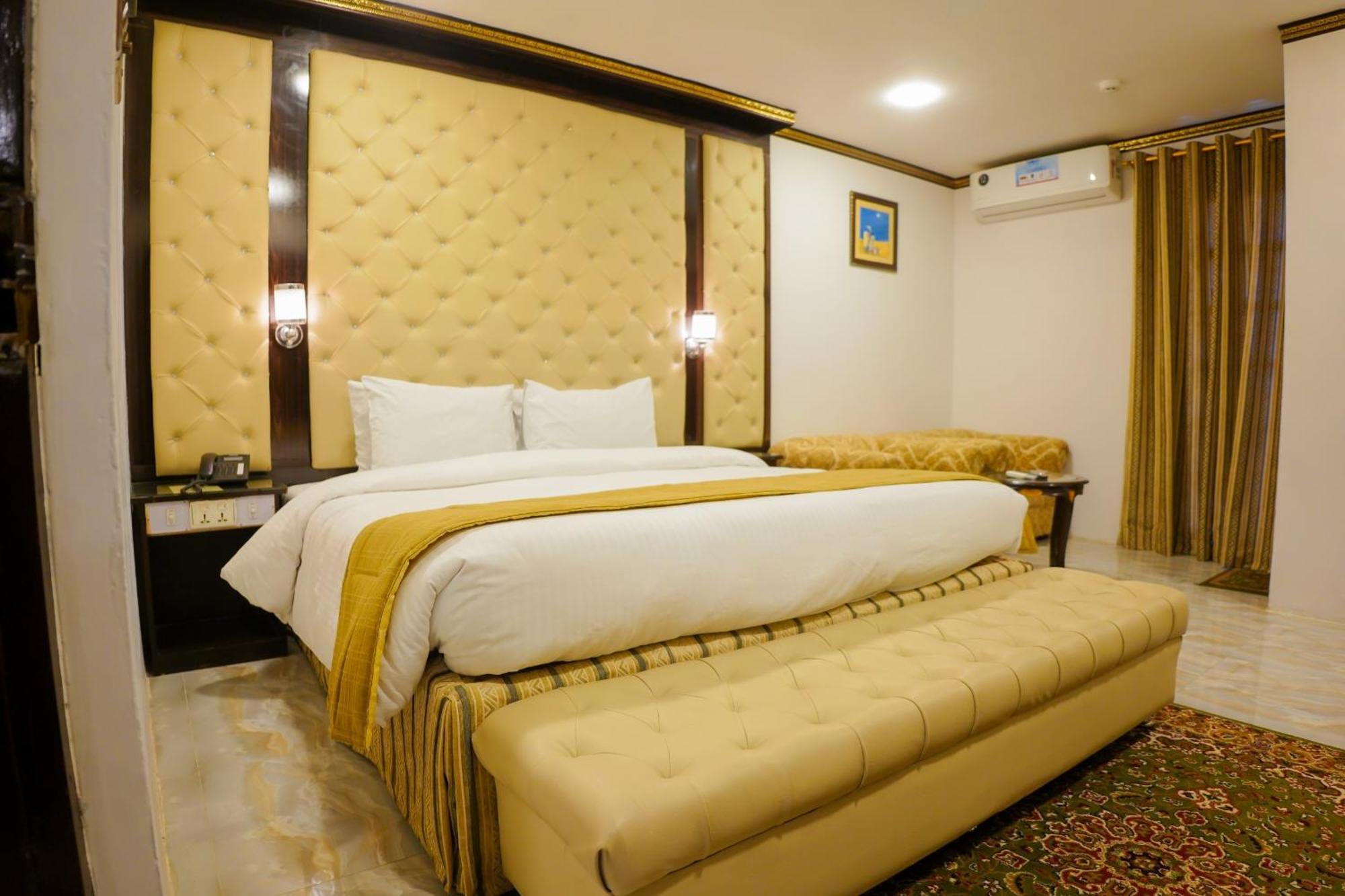 Indus Hotel Гайдарабад Екстер'єр фото