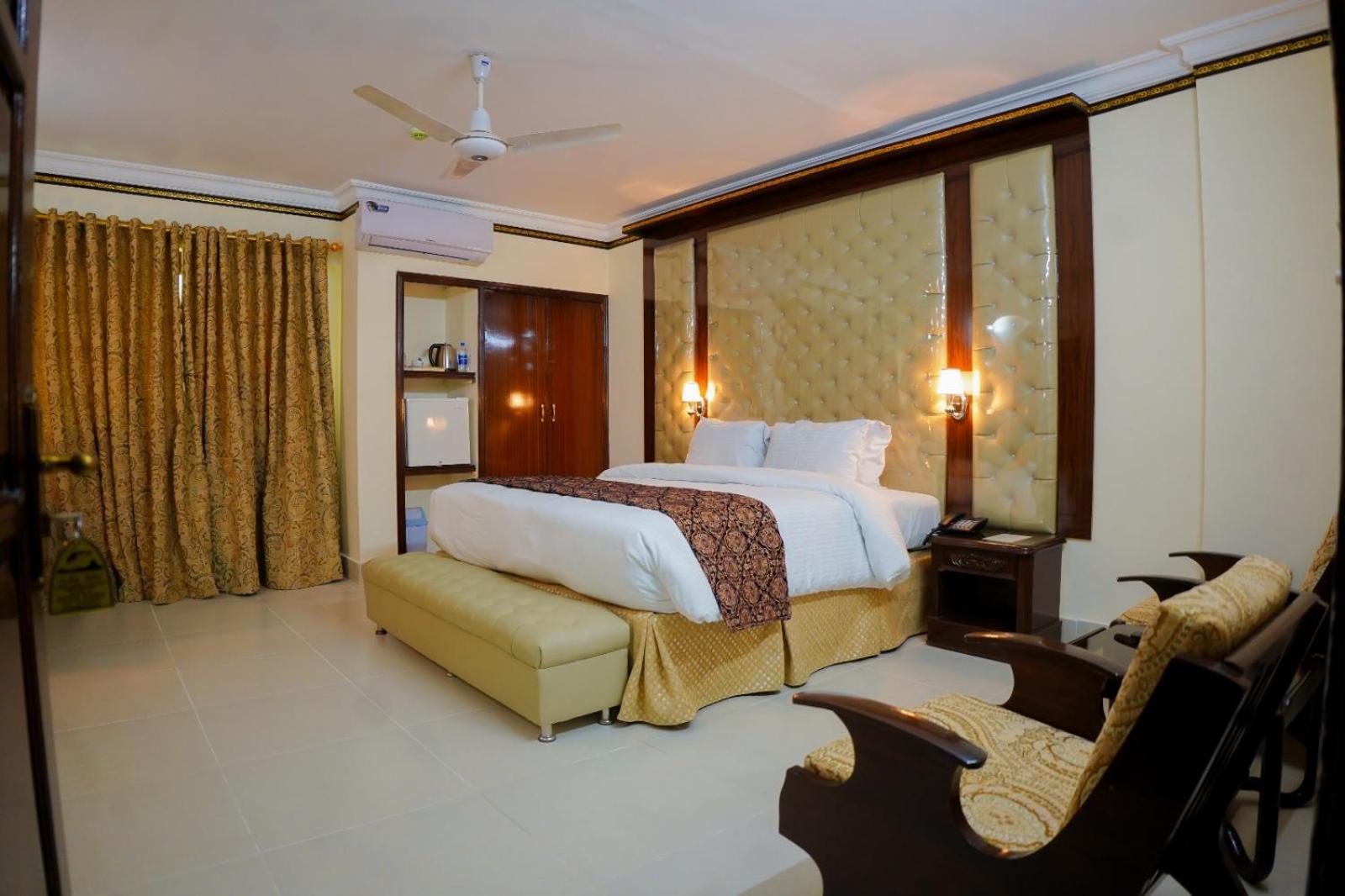 Indus Hotel Гайдарабад Екстер'єр фото