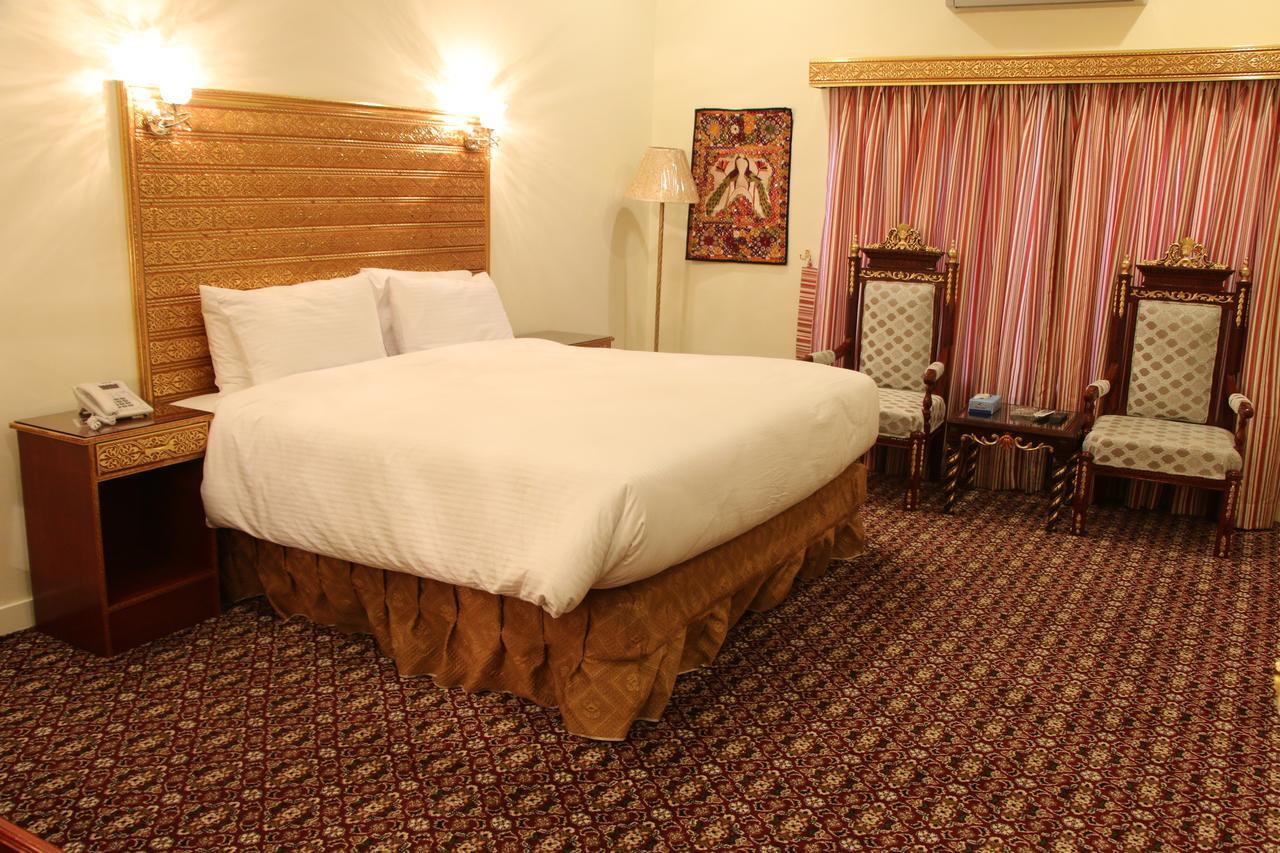 Indus Hotel Гайдарабад Екстер'єр фото