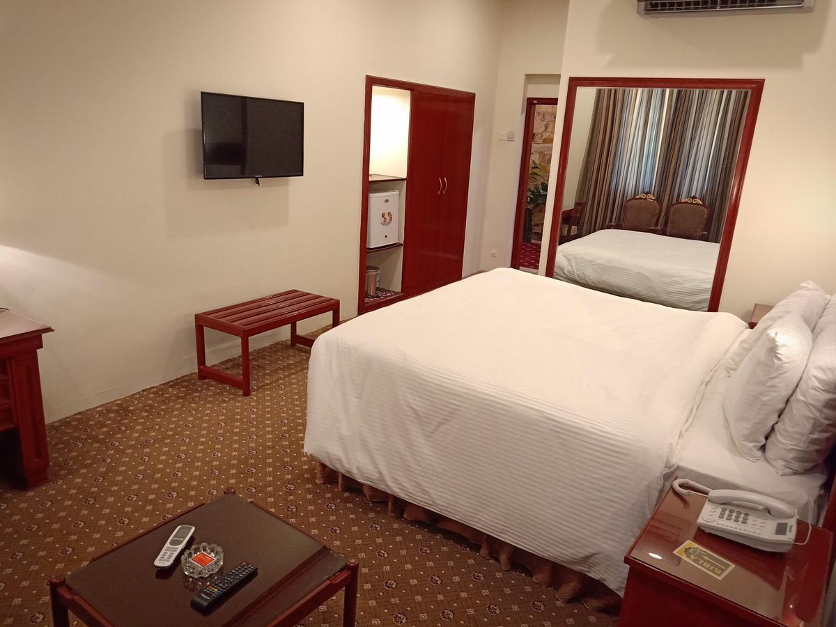 Indus Hotel Гайдарабад Екстер'єр фото