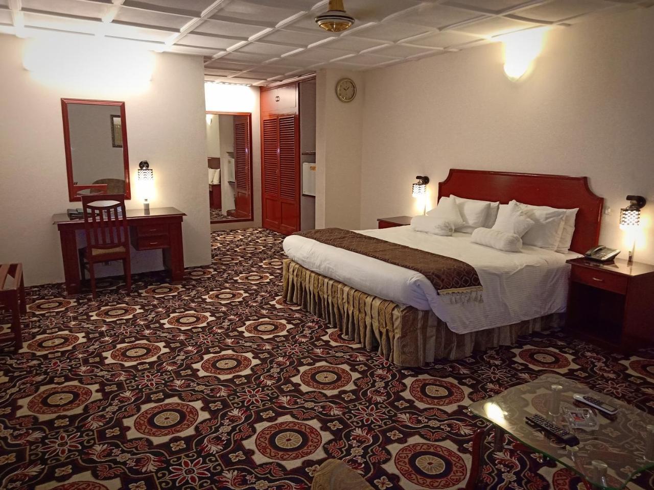 Indus Hotel Гайдарабад Екстер'єр фото