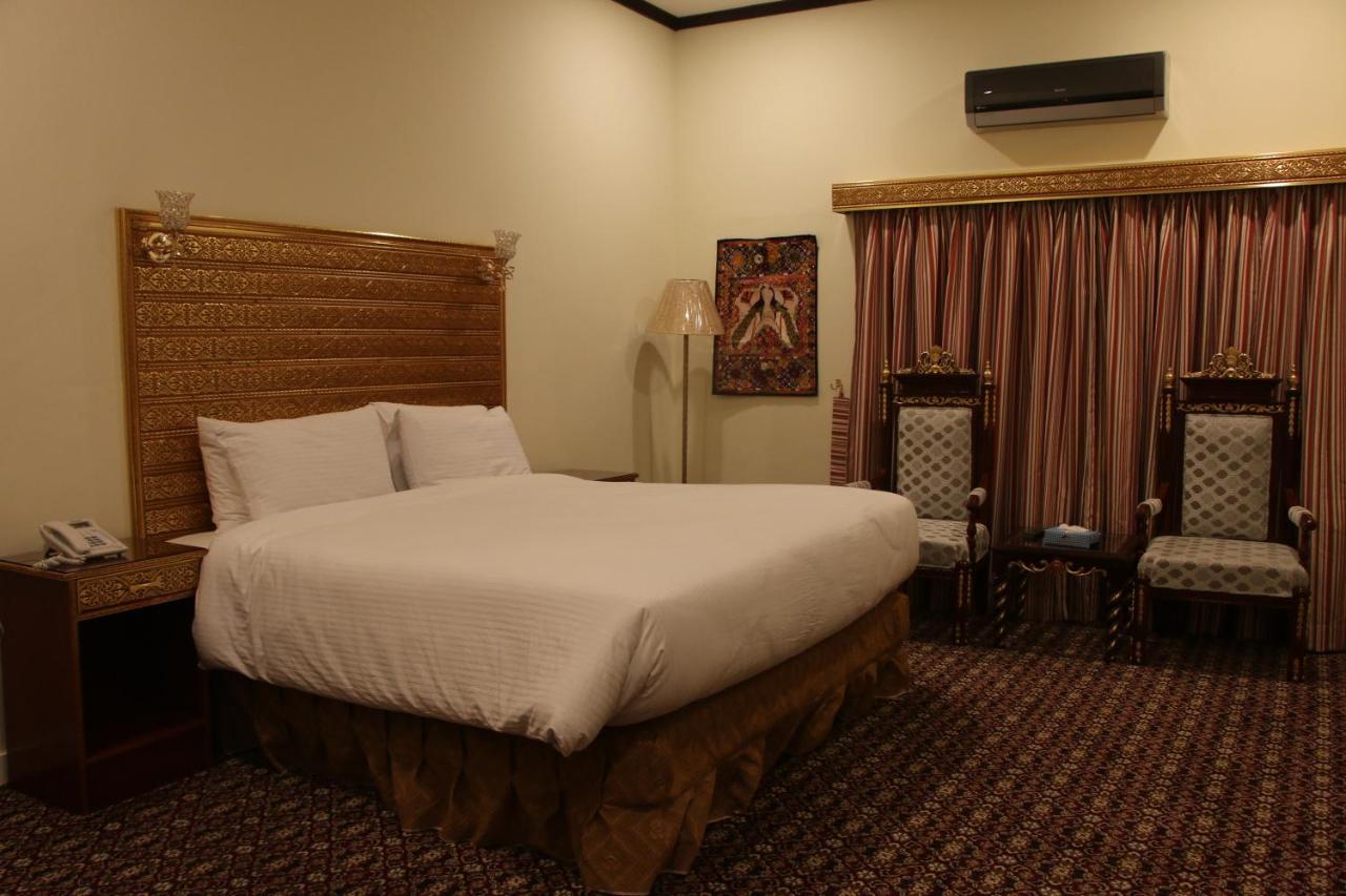 Indus Hotel Гайдарабад Екстер'єр фото