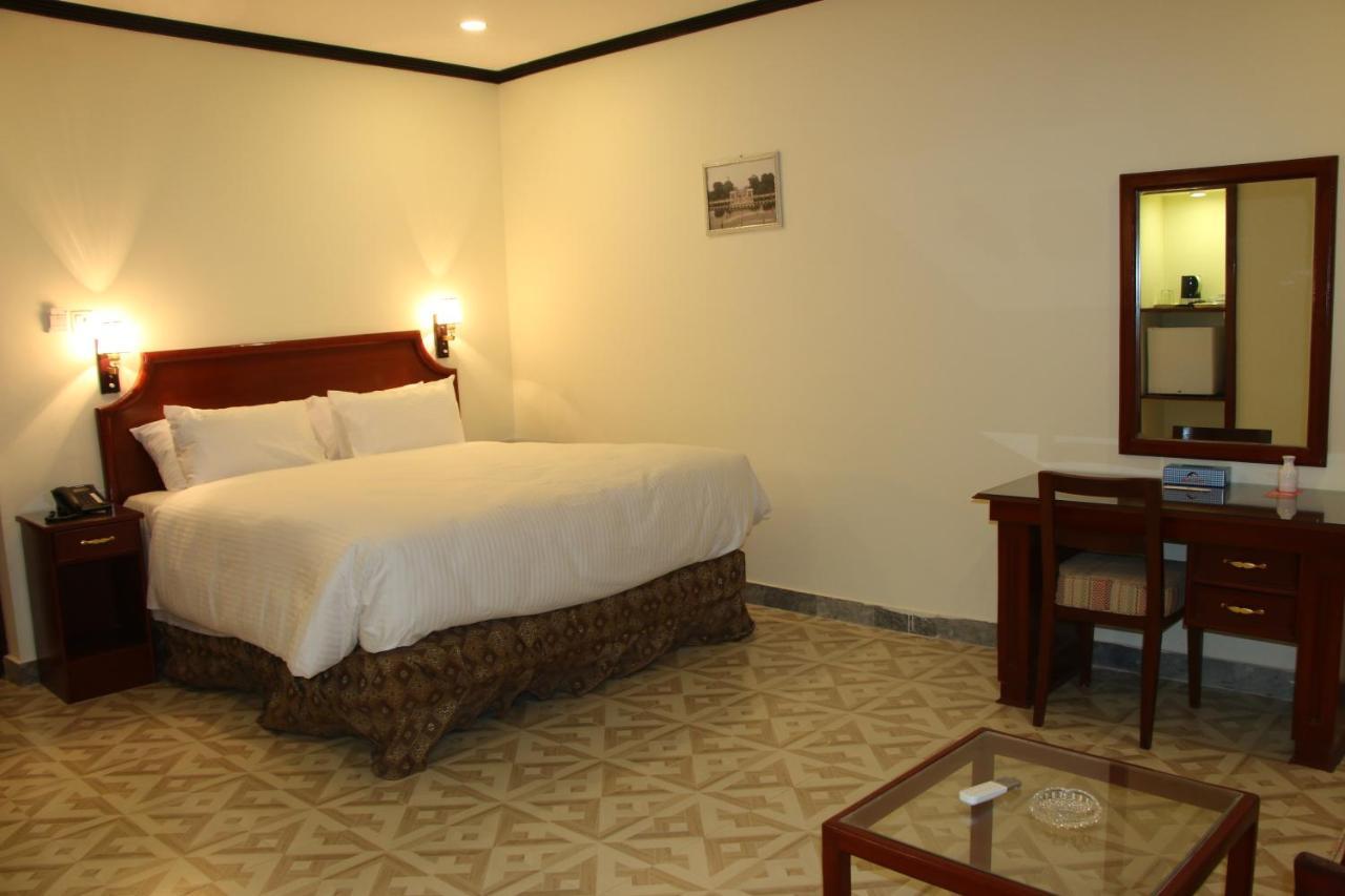 Indus Hotel Гайдарабад Екстер'єр фото